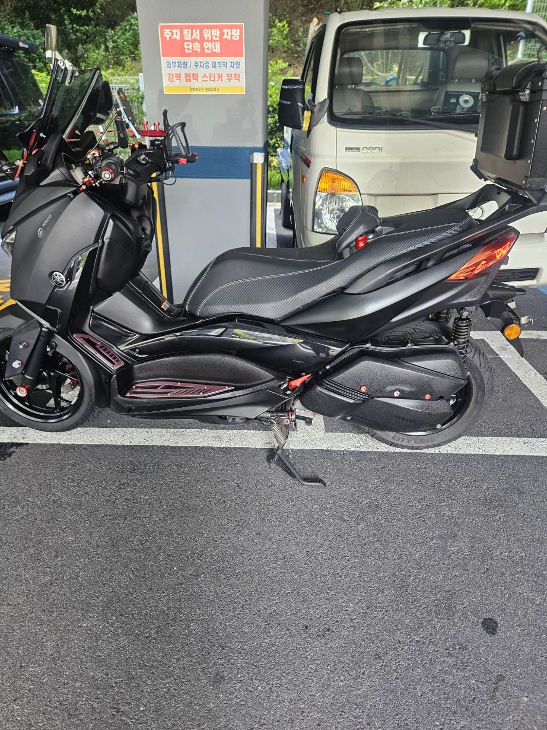 야마하 XMAX 300 ABS thumb 2