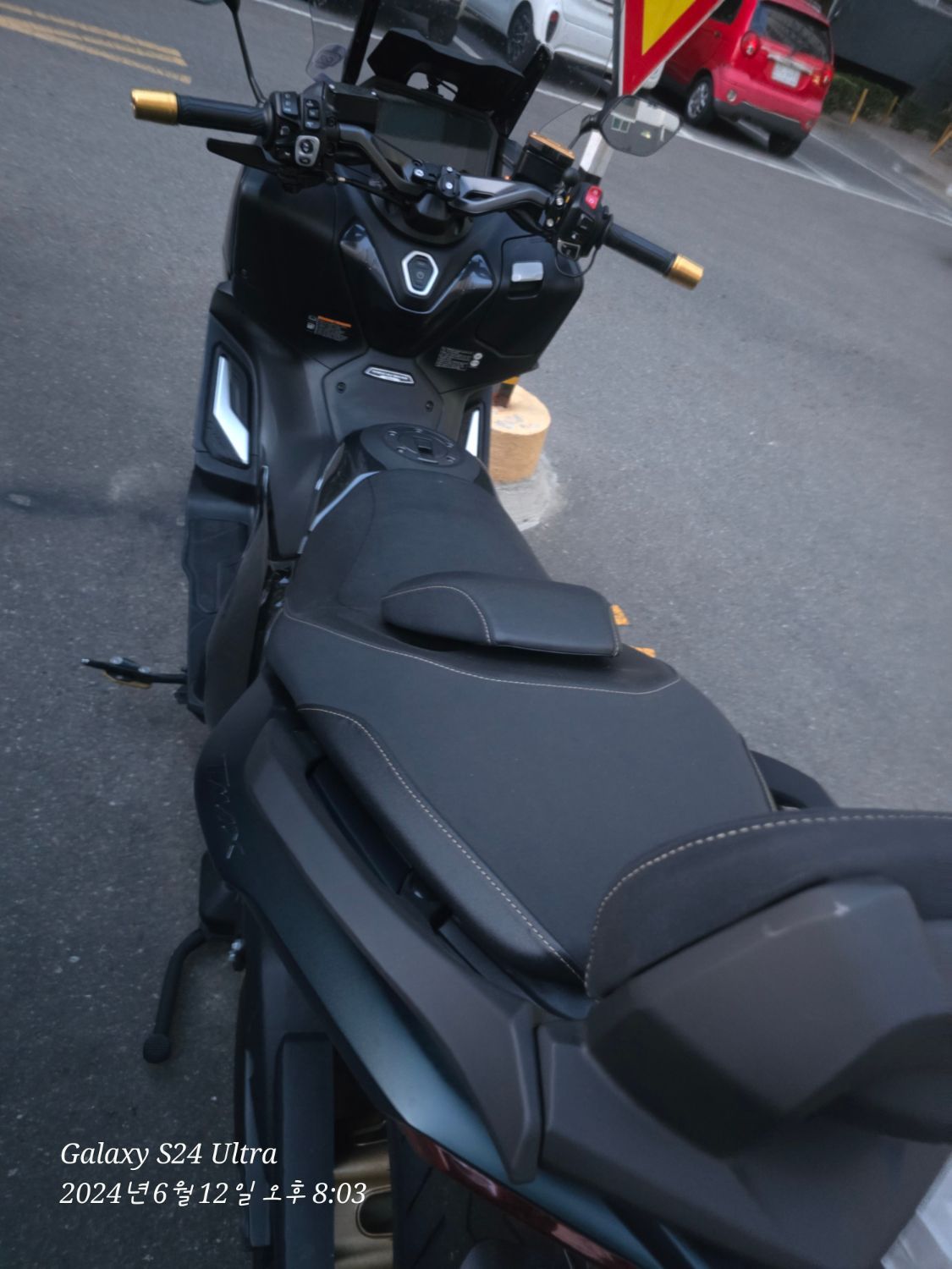 야마하 TMAX 560 thumb 2