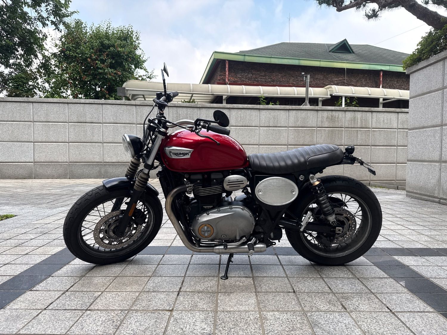 트라이엄프 본네빌 T100 2020 레드 사진 4