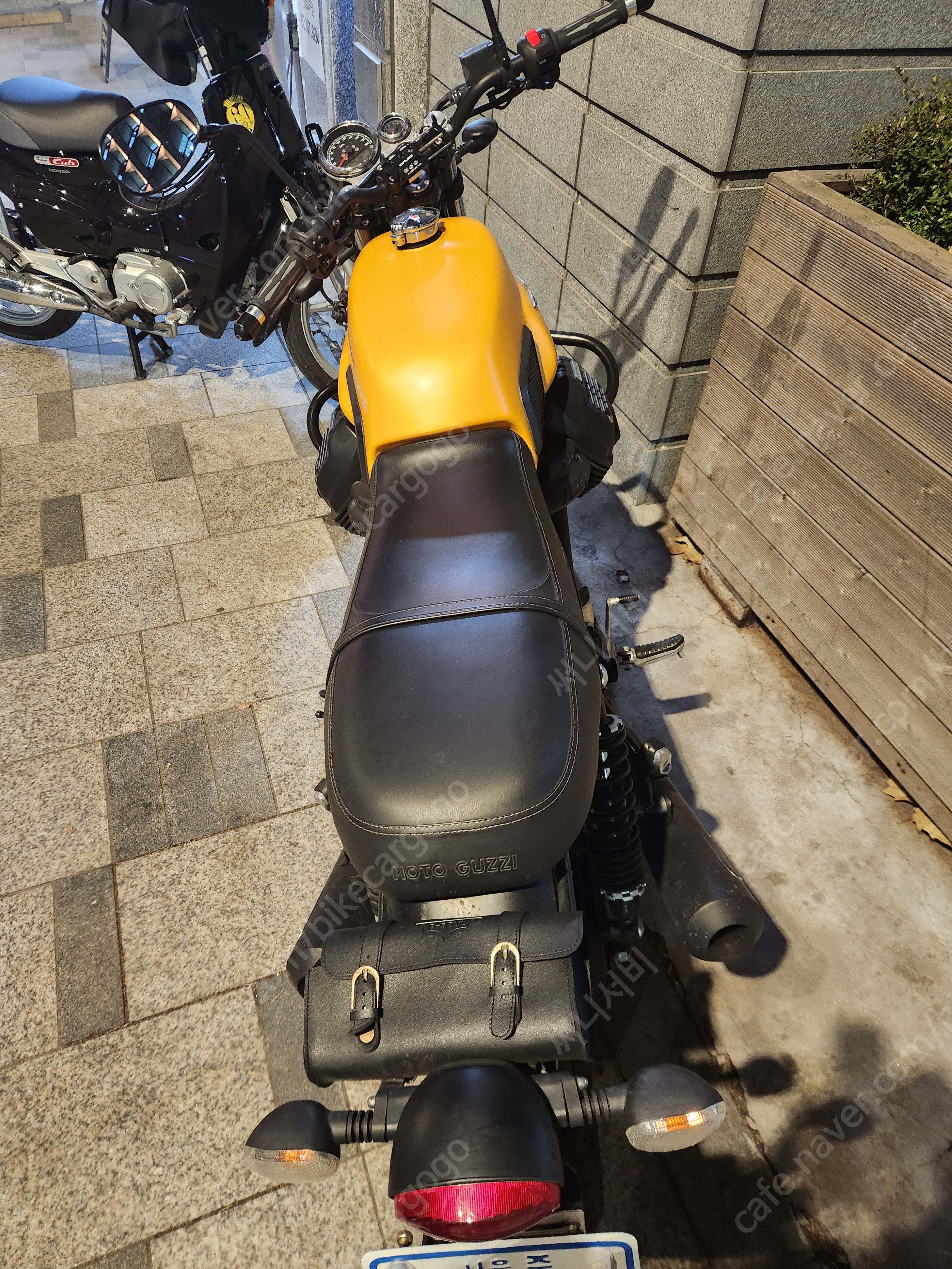 모토구찌 V7 III 스톤 thumb 2