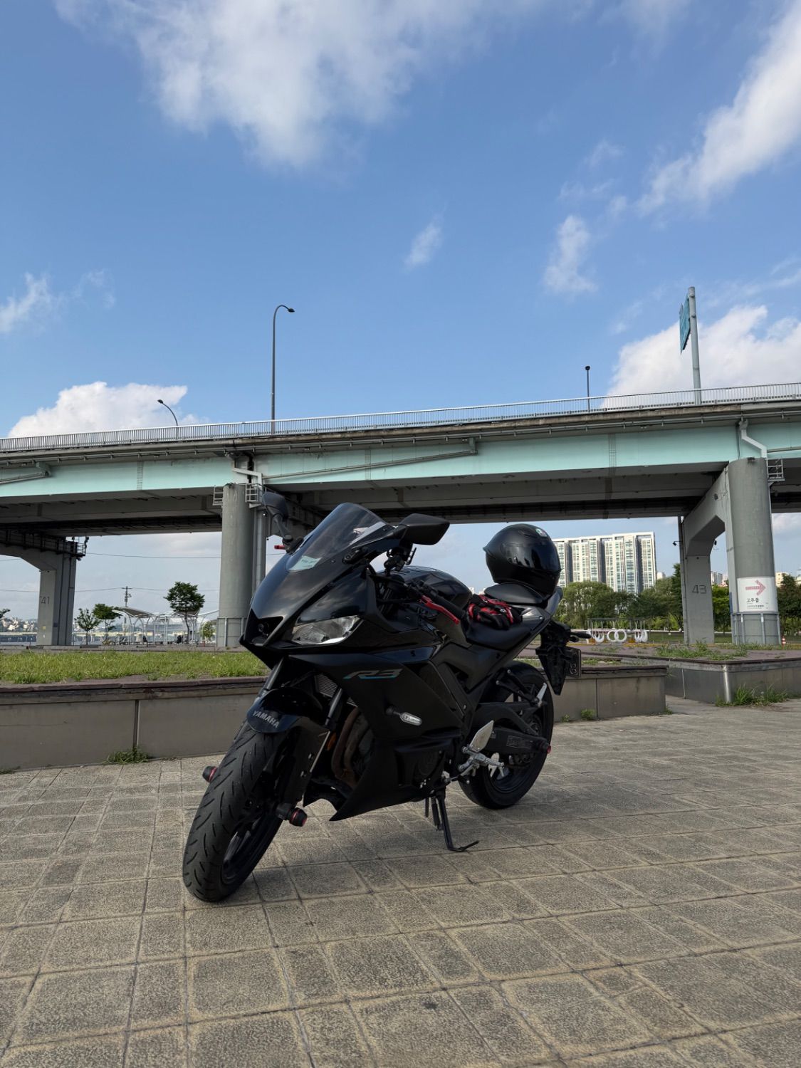 야마하 YZF R3 thumb 2