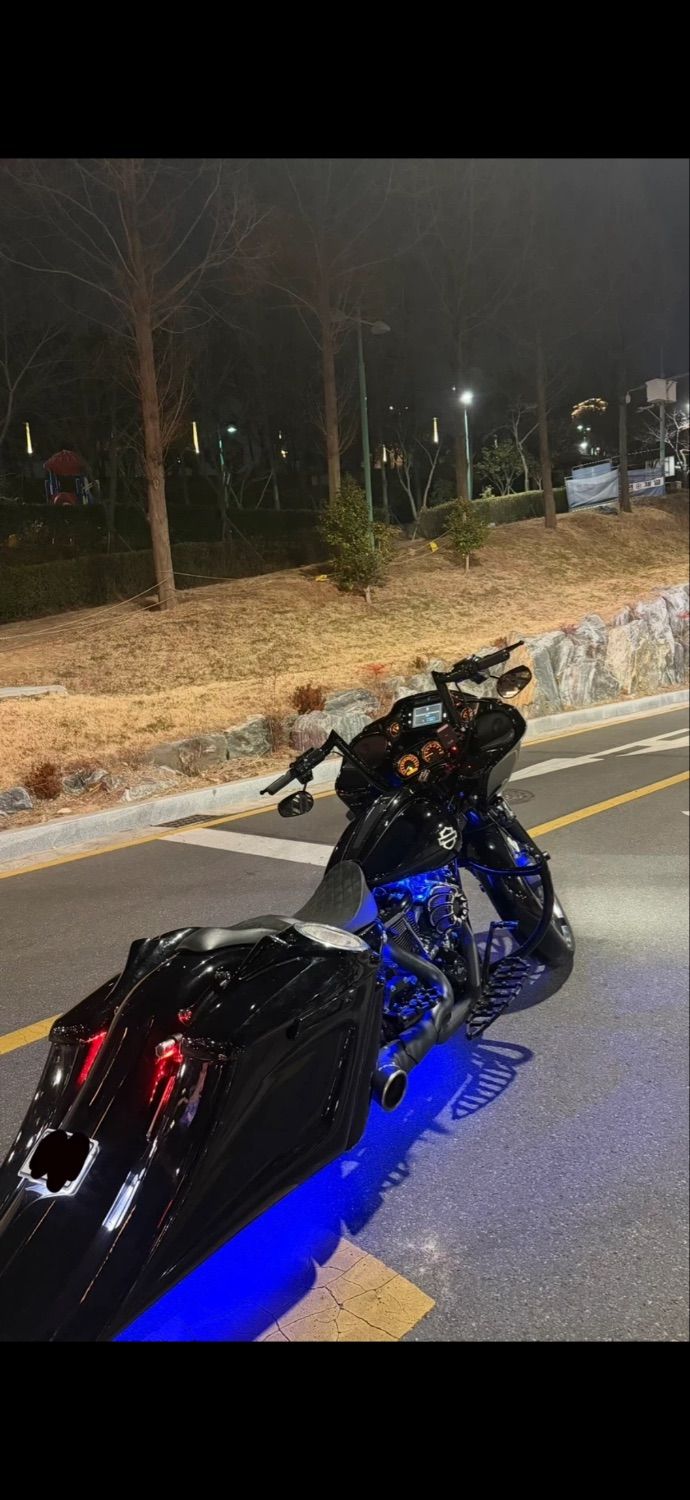 할리데이비슨 로드 글라이드 2019 블랙 사진 1