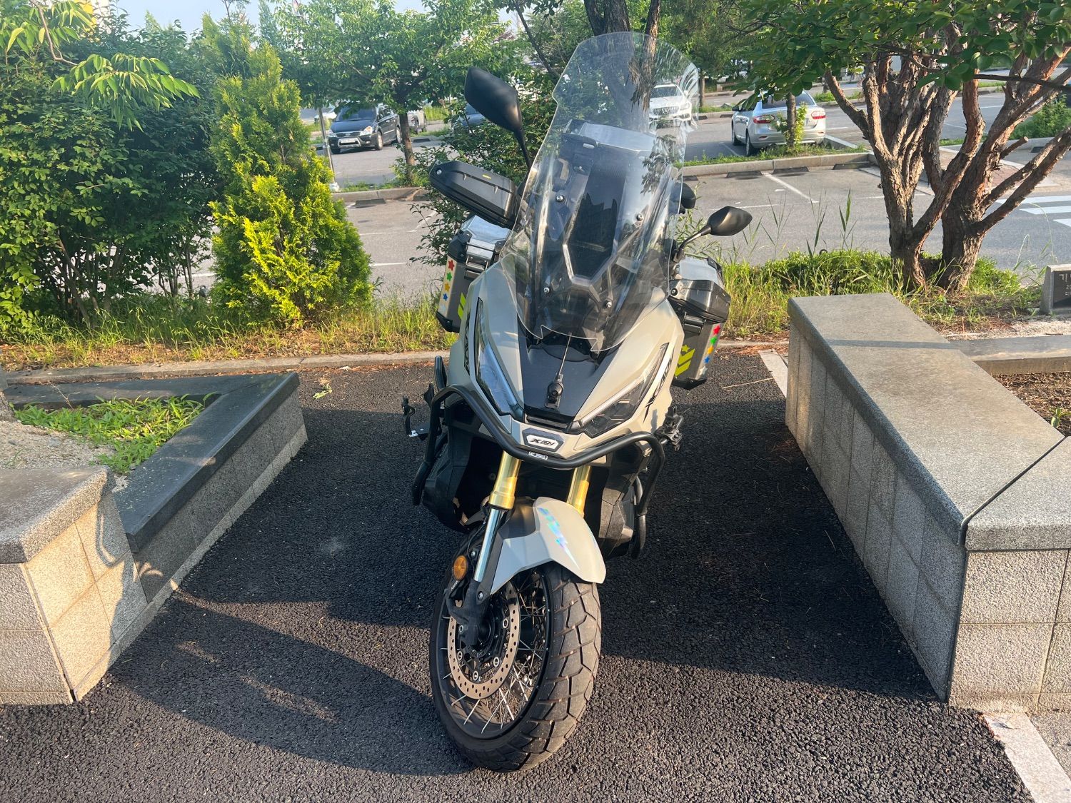 혼다 X ADV 2025 블랙 사진 2