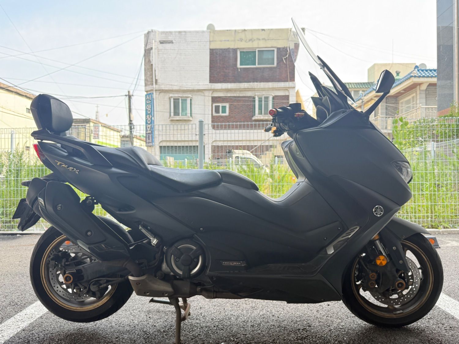 야마하 TMAX 560 more