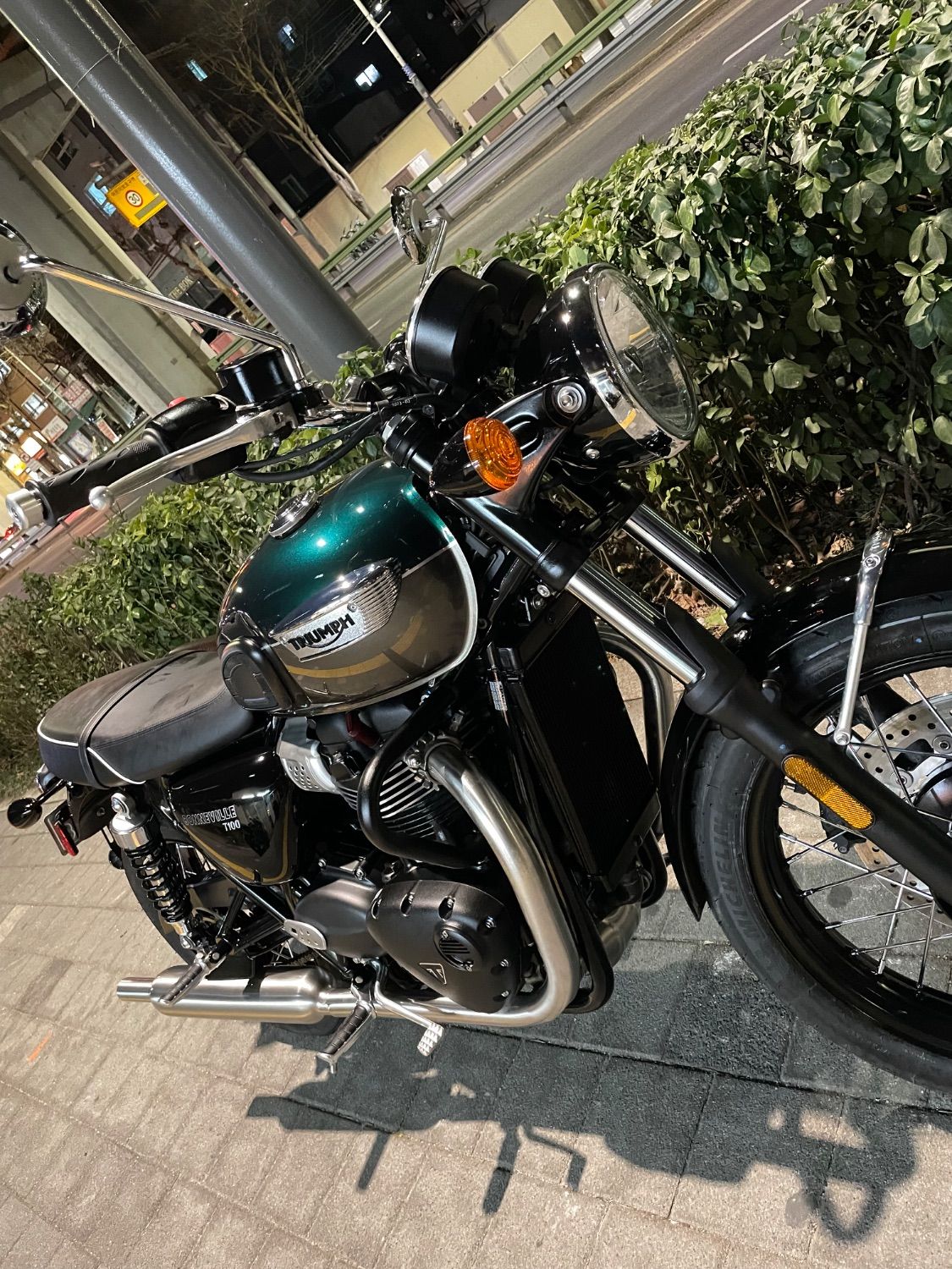 트라이엄프 본네빌 T100 main