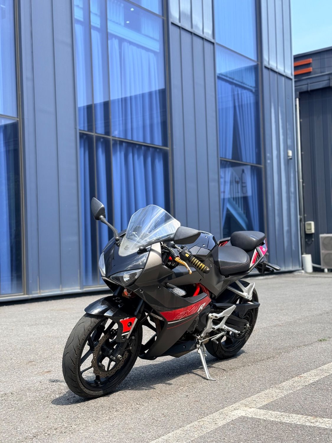 KR모터스 엑시브 250 R main