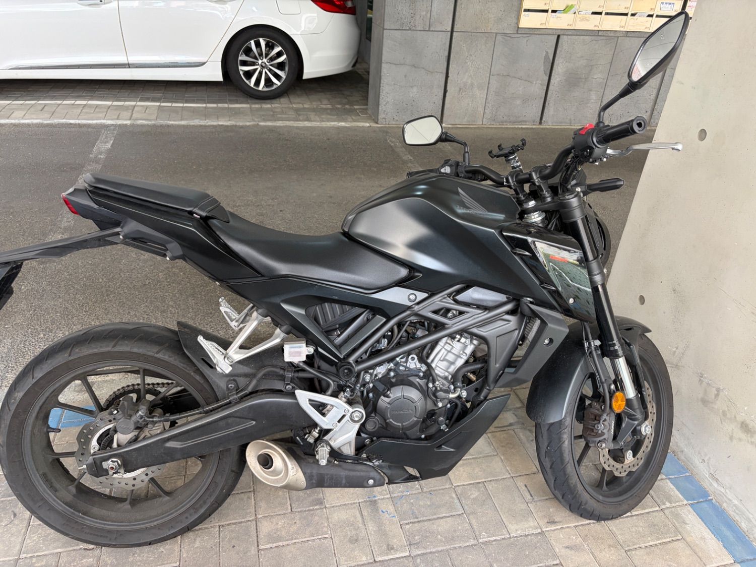 혼다 CB 125 R more