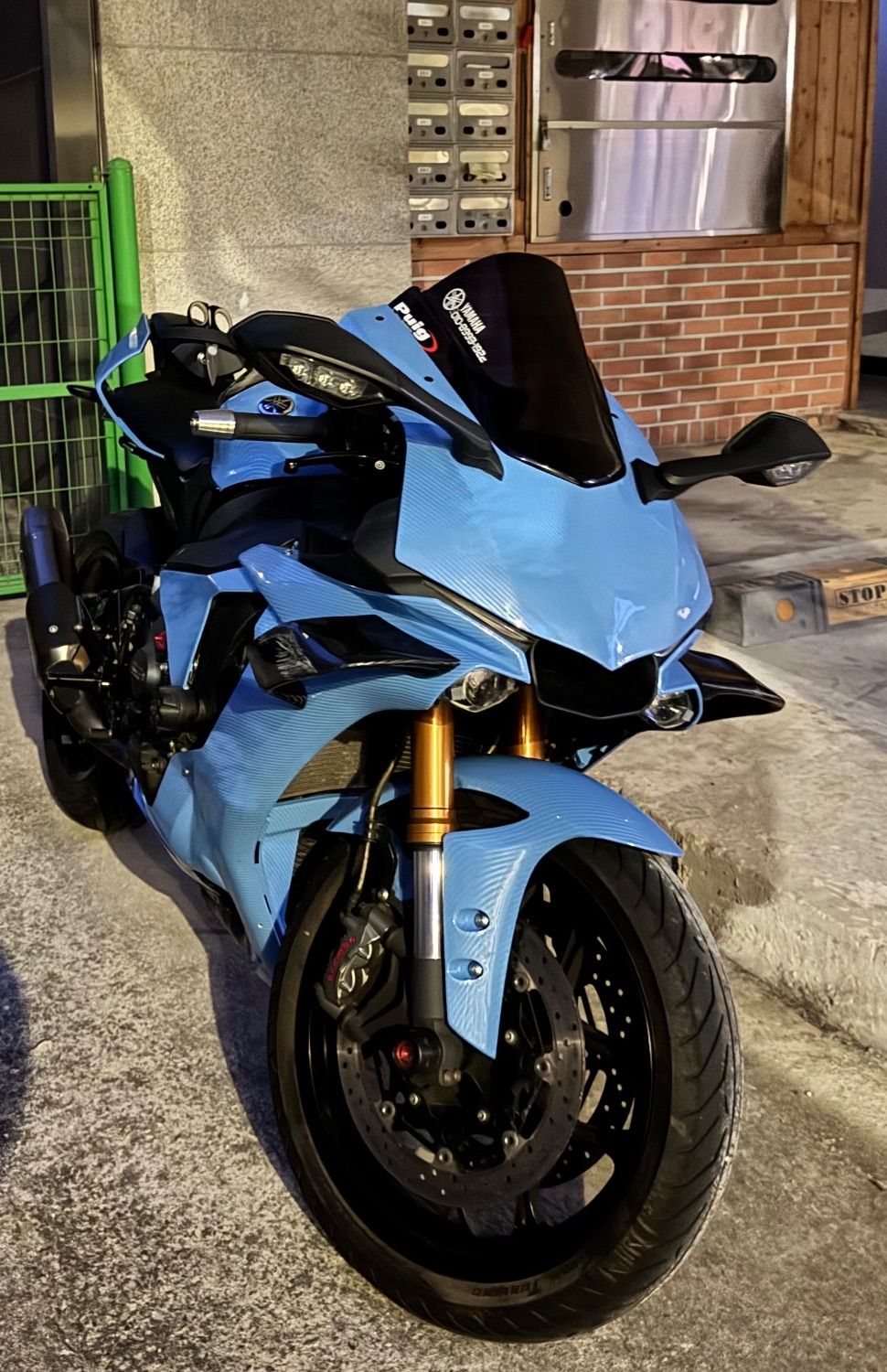 야마하 YZF R1 2018 블루 사진 3