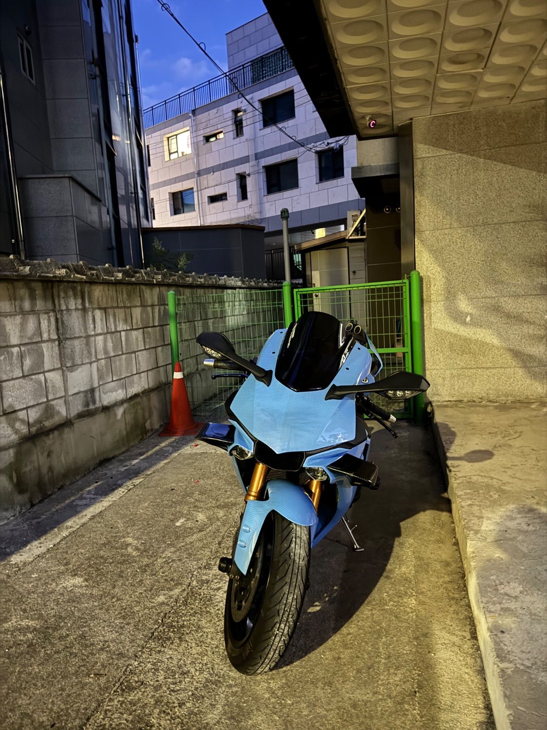 야마하 YZF R1 2018 블루 사진 2