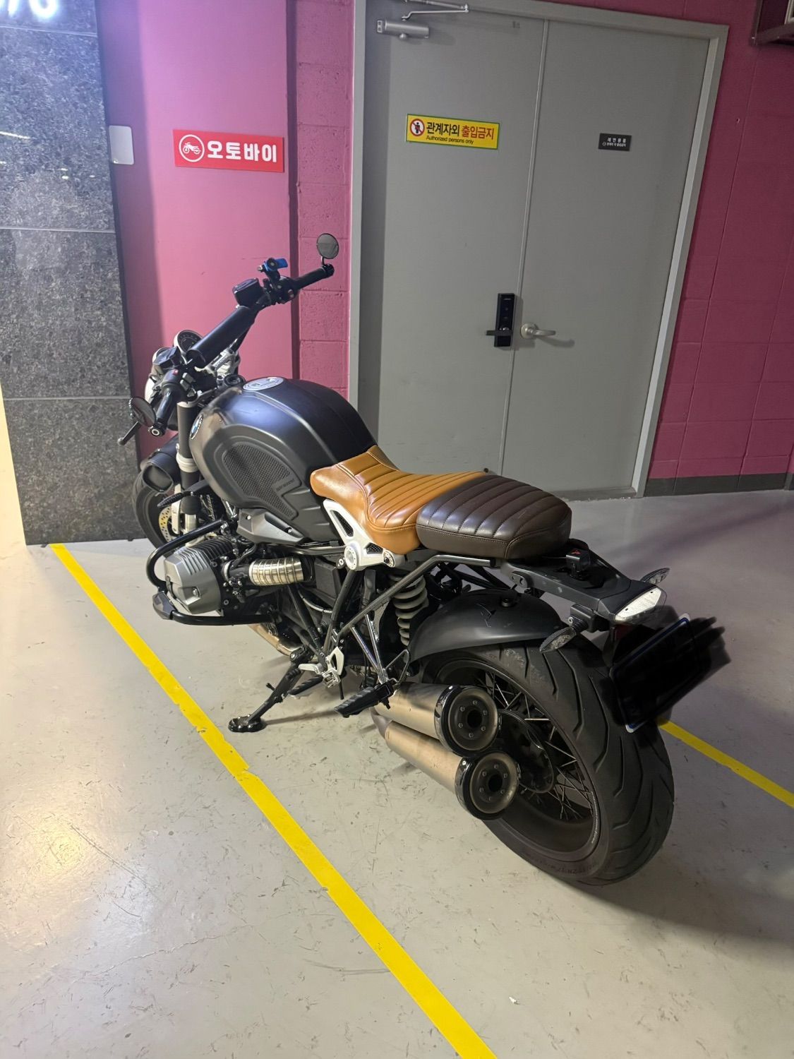 BMW R nine T 2017 네이비 사진 2