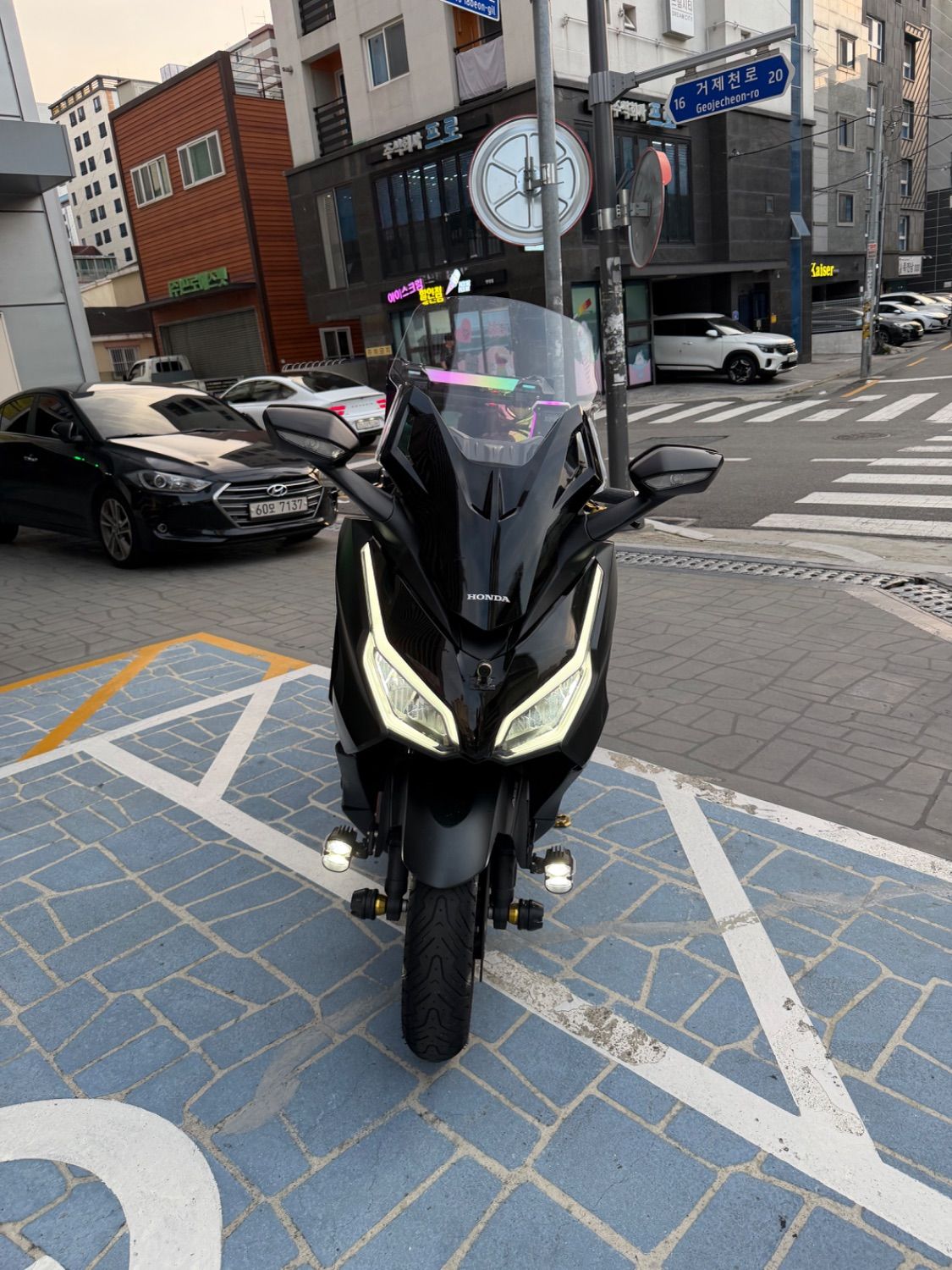혼다 포르자 350 thumb 2