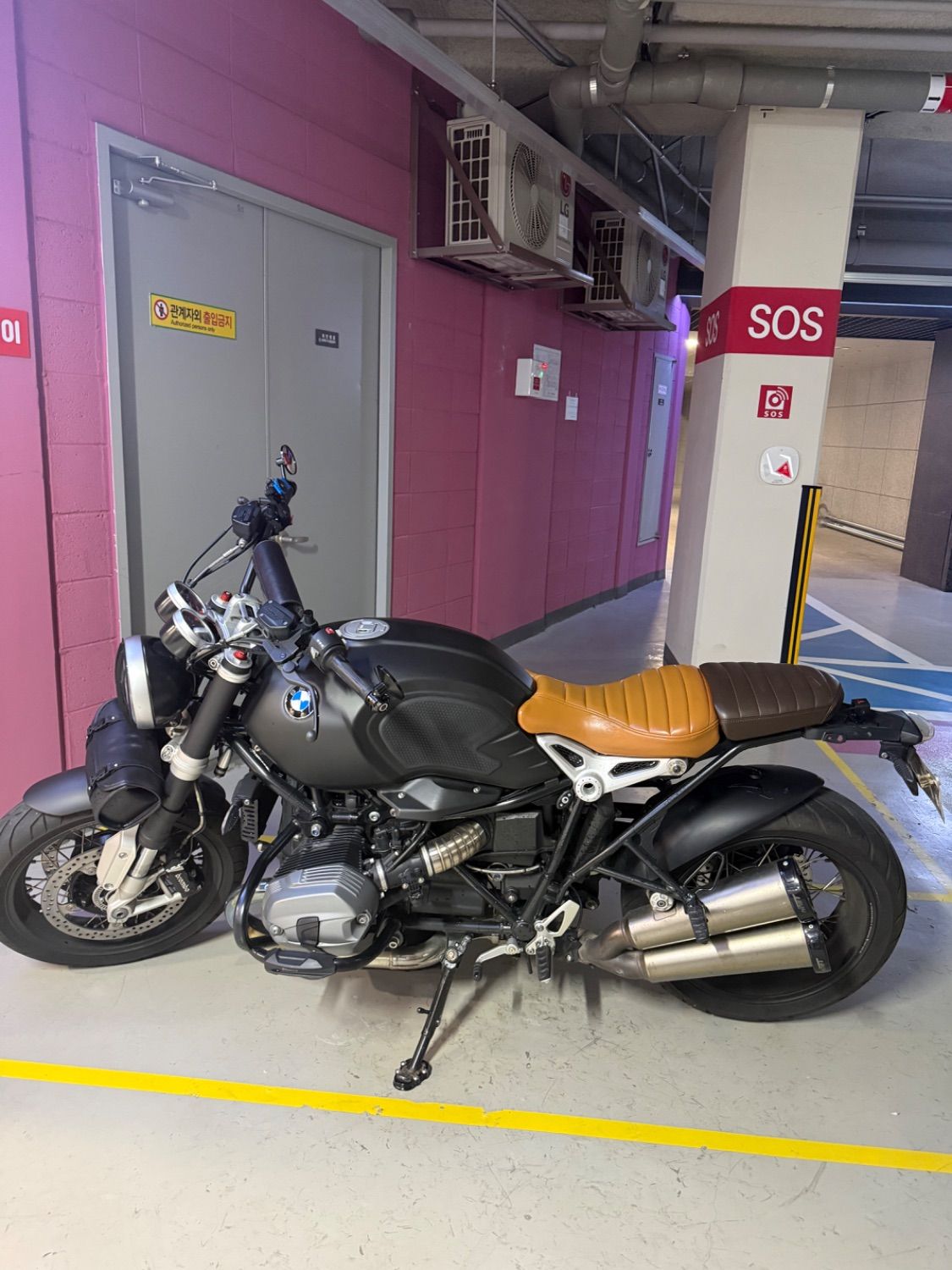 BMW R nine T 2017 네이비 사진 3