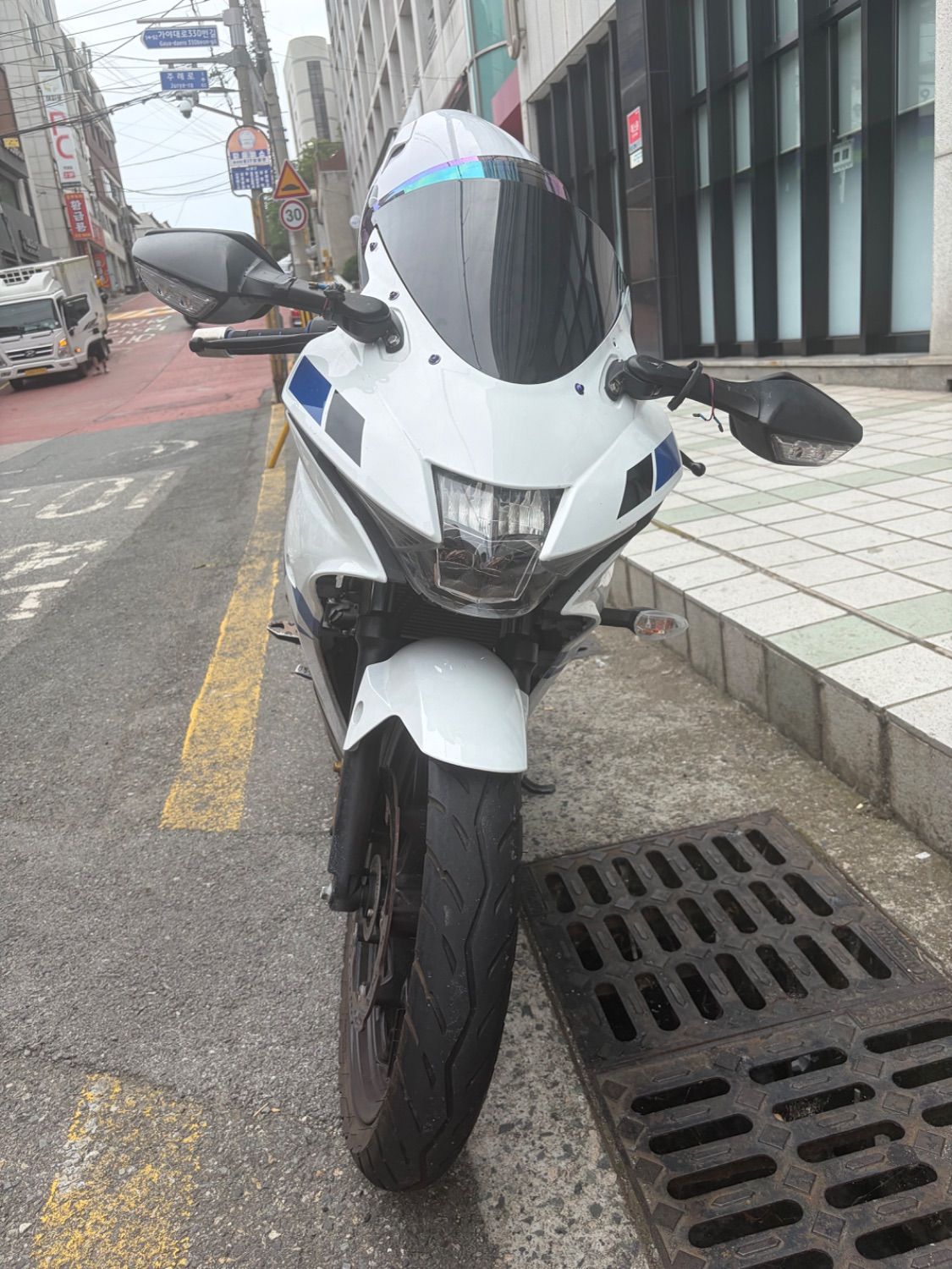 스즈키 GSX R 125 ABS thumb 2