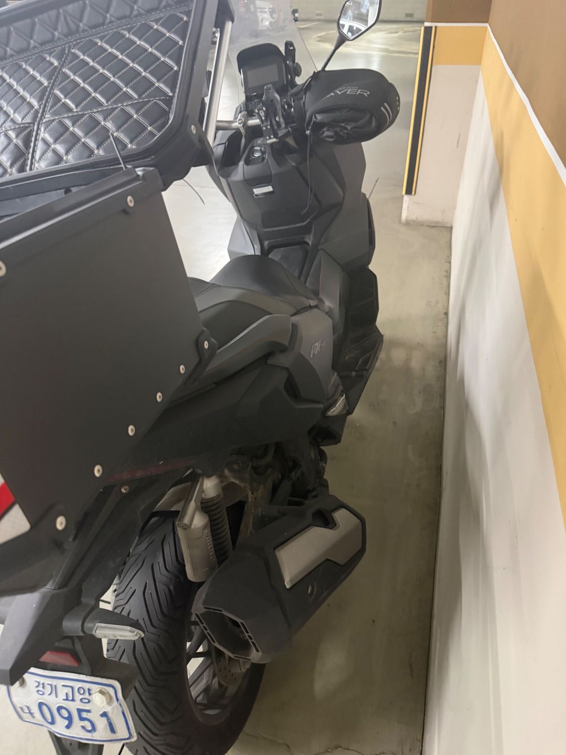 혼다 ADV 350 more