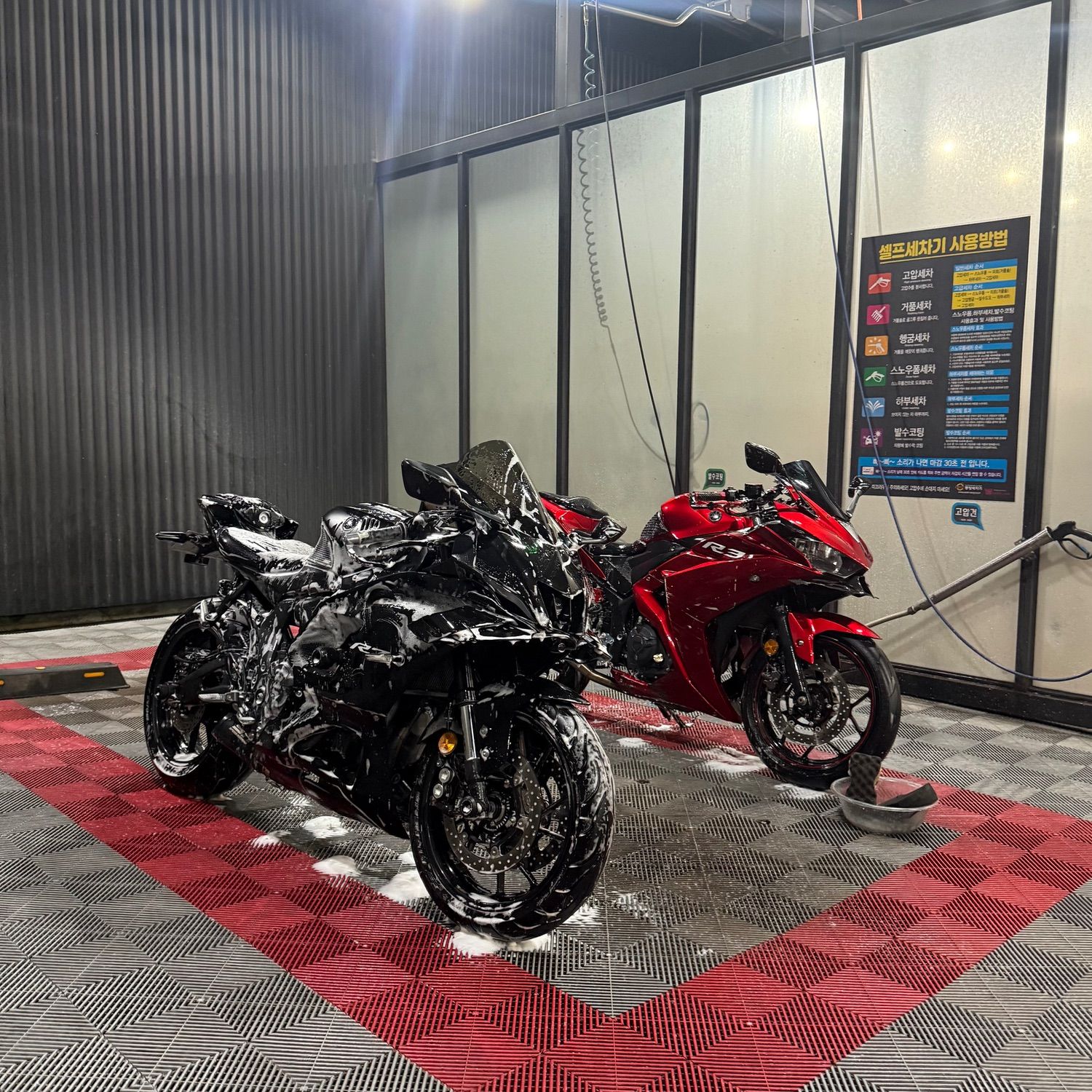 야마하 YZF R7 2022 블랙 사진 2