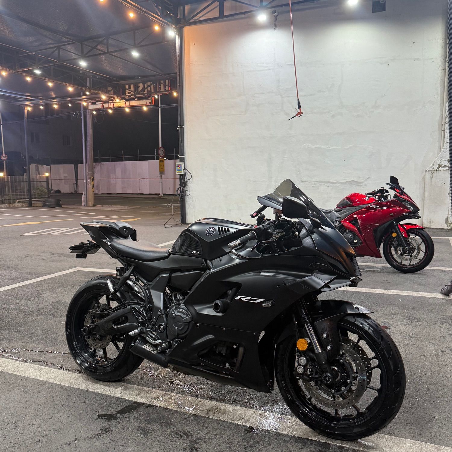 야마하 YZF R7 2022 블랙 사진 1
