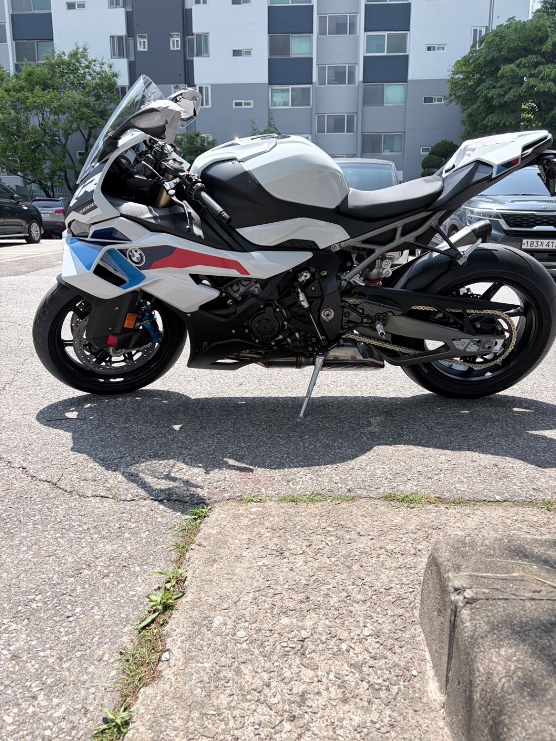 BMW S 1000 RR 2026 화이트 사진 3
