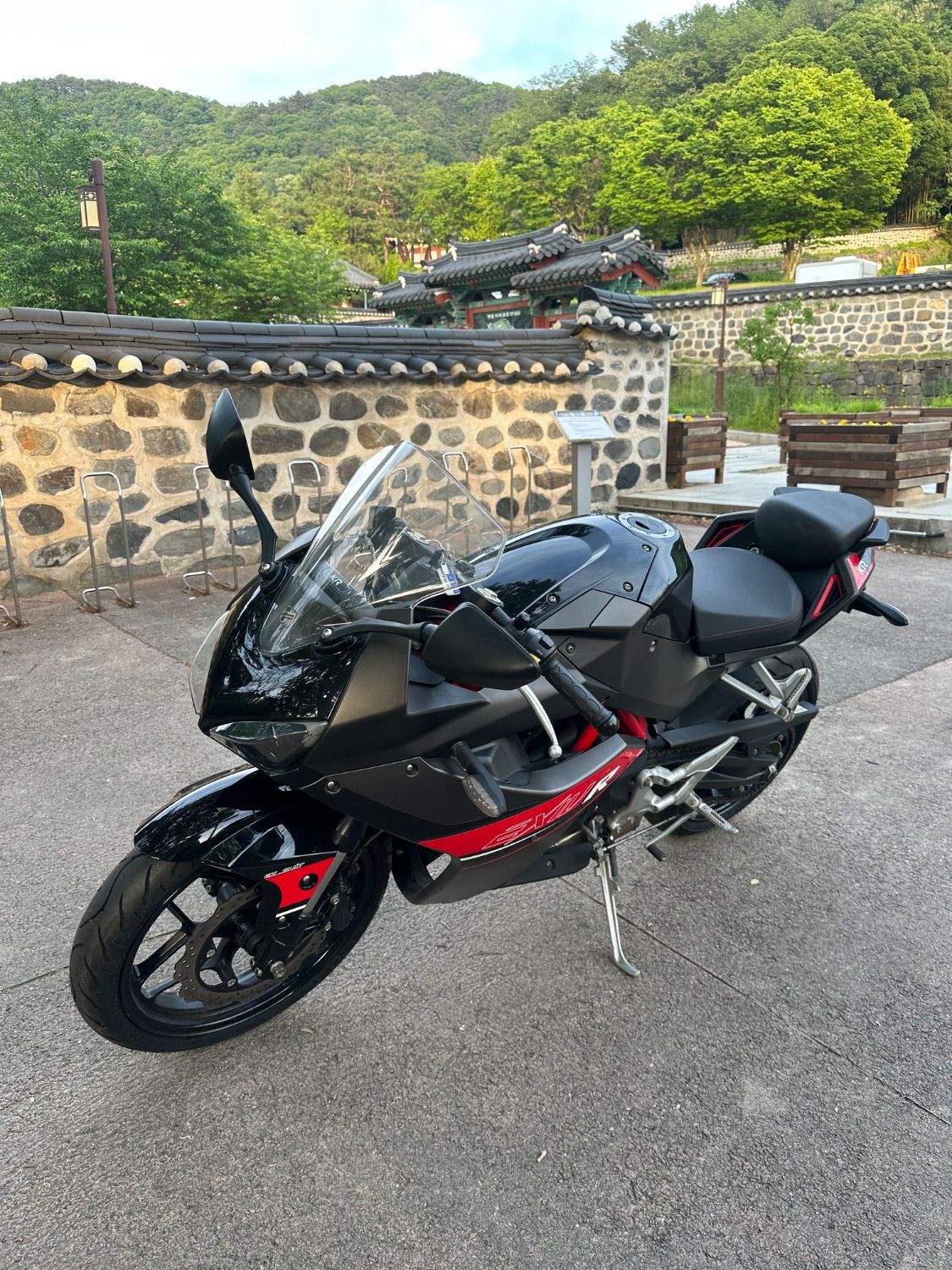 KR모터스 엑시브 250 R main