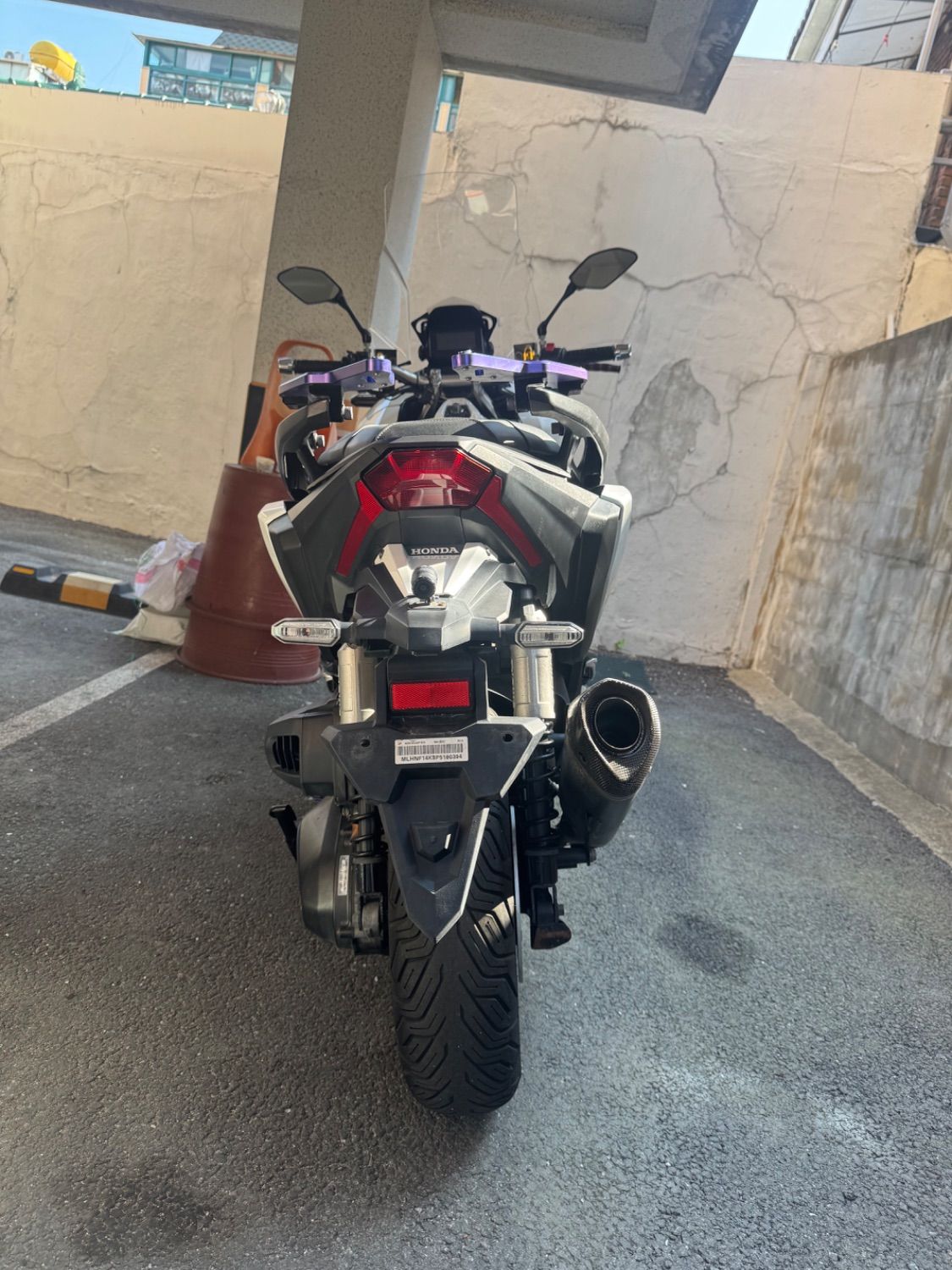 혼다 ADV 350 more