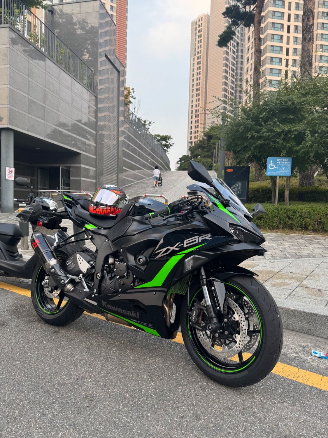 가와사키 닌자 ZX-6R main