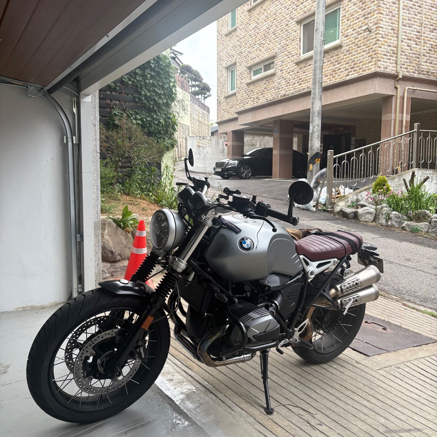 BMW R nine T 스크램블러 2023 실버 사진 2