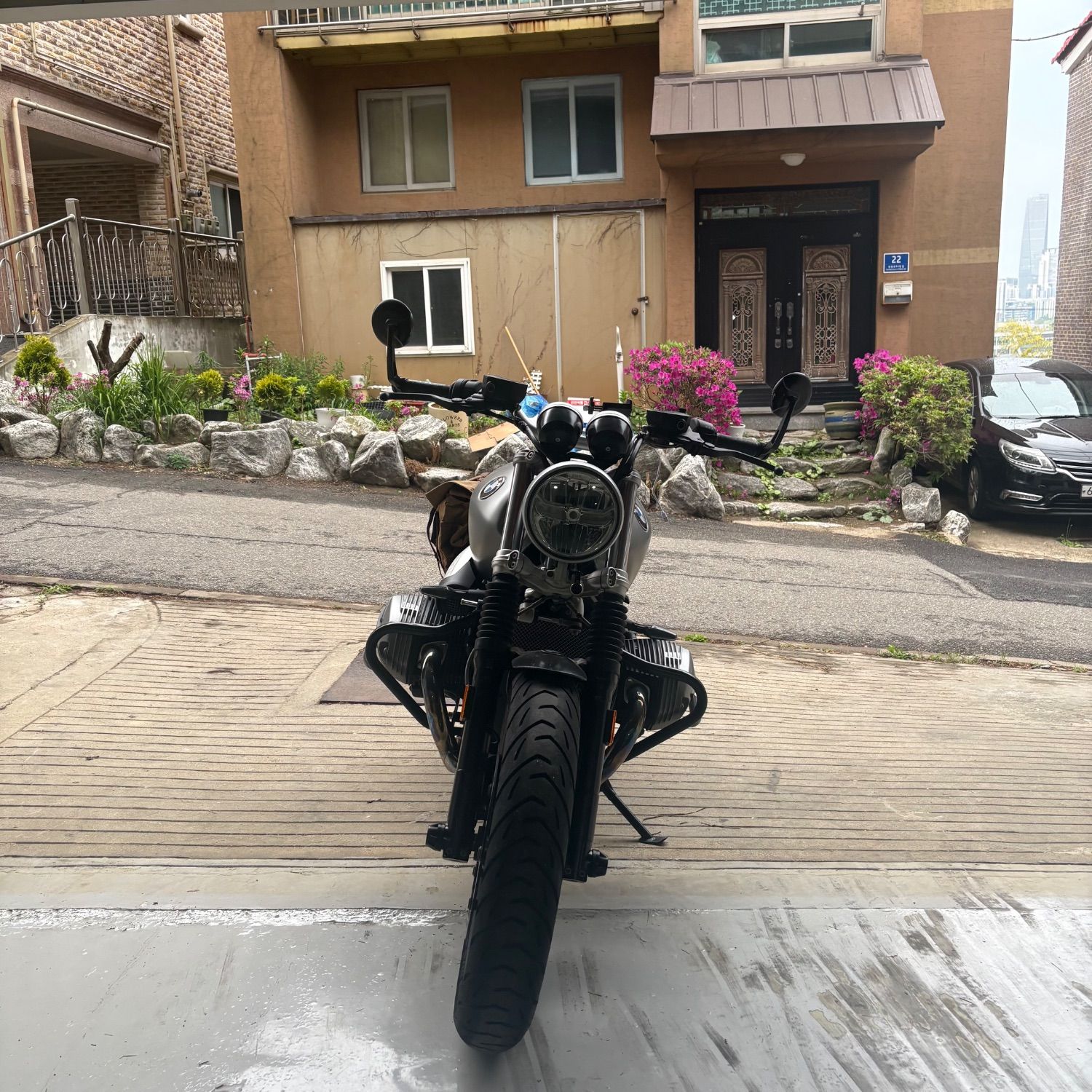 BMW R nine T 스크램블러 2023 실버 사진 3