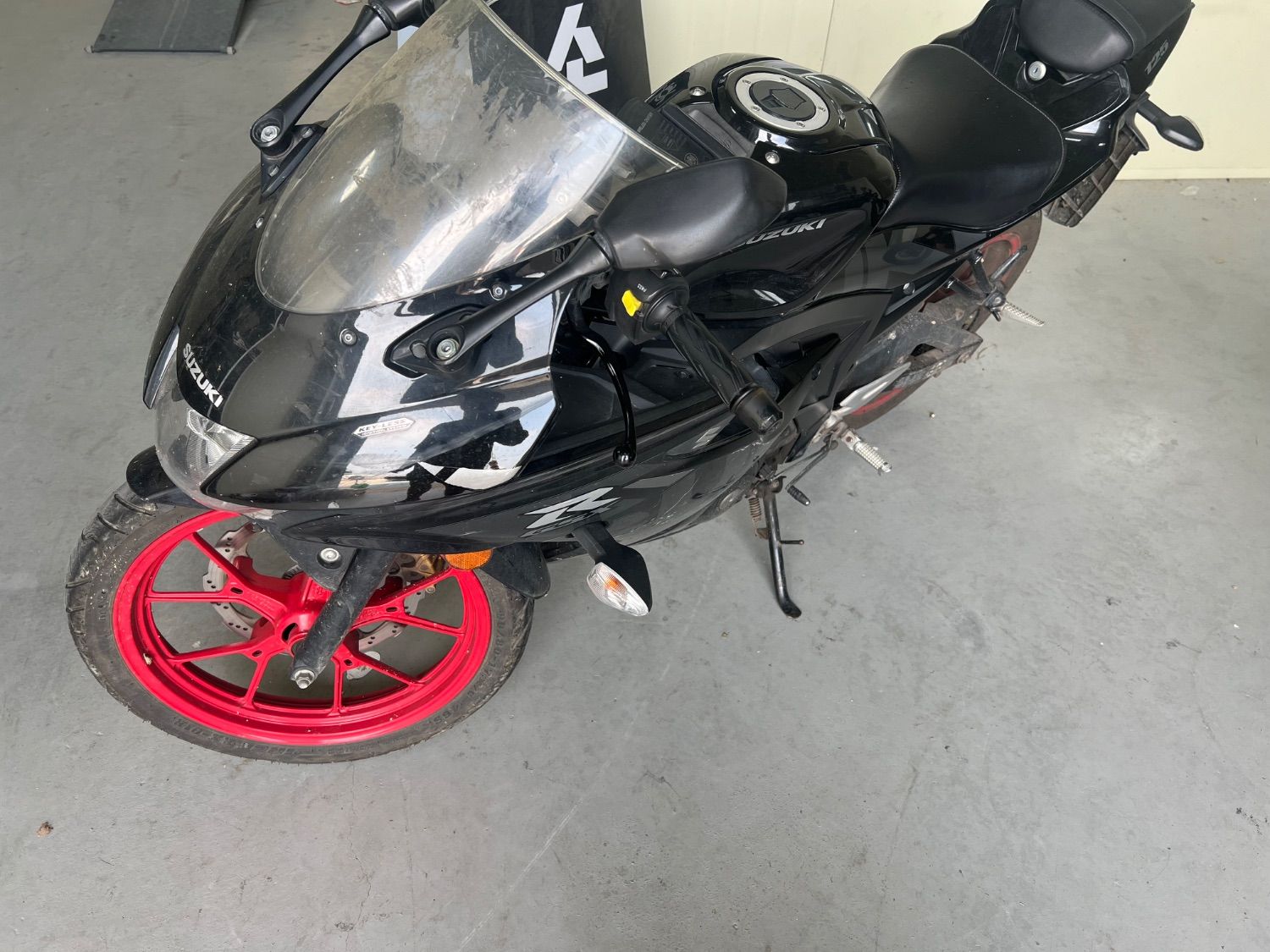 스즈키 GSX R 125 ABS main