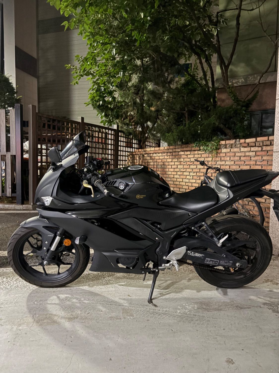 야마하 YZF R3 thumb 2