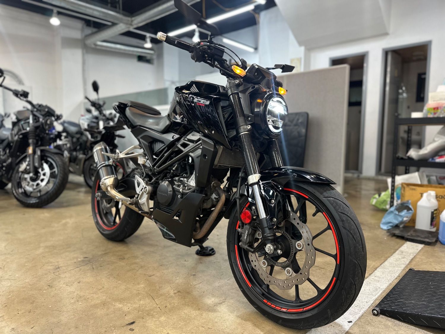 혼다 CB 125 R thumb 2