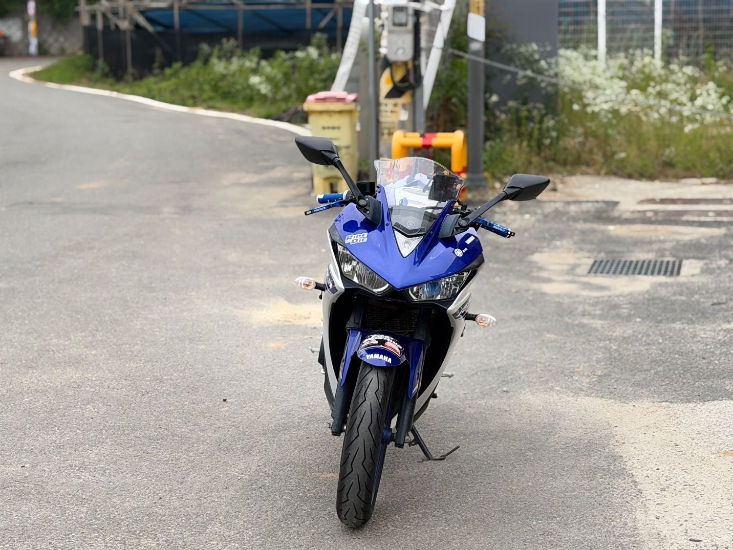 야마하 YZF R3 thumb 2