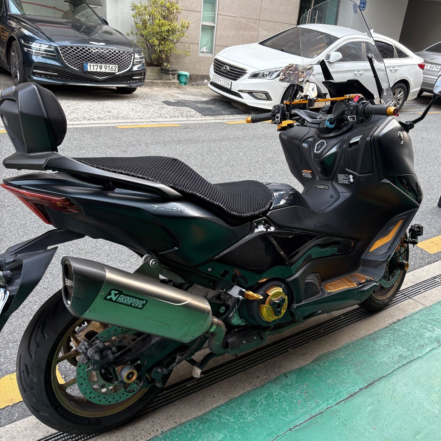 야마하 TMAX 560 more