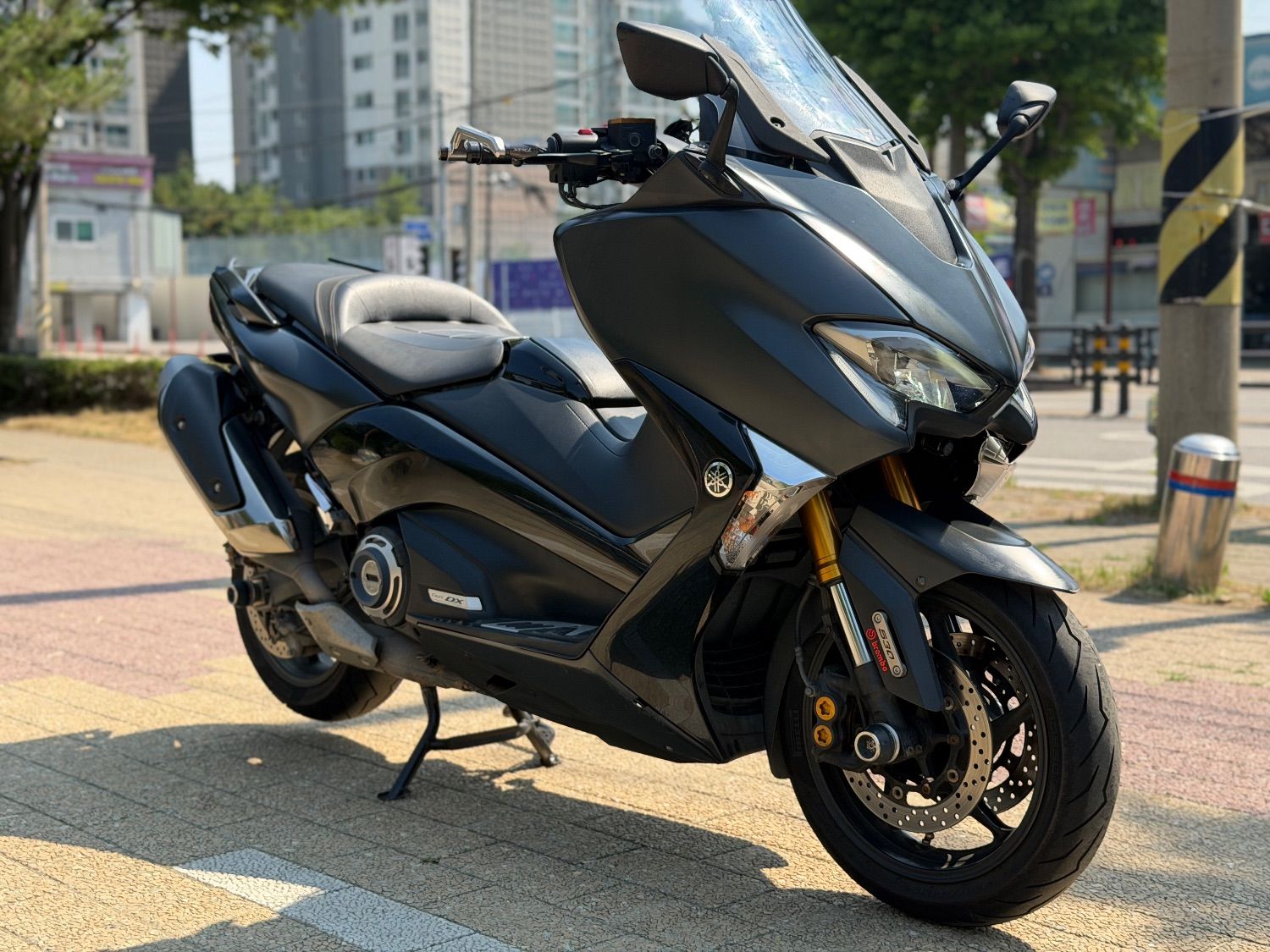 야마하 TMAX DX main