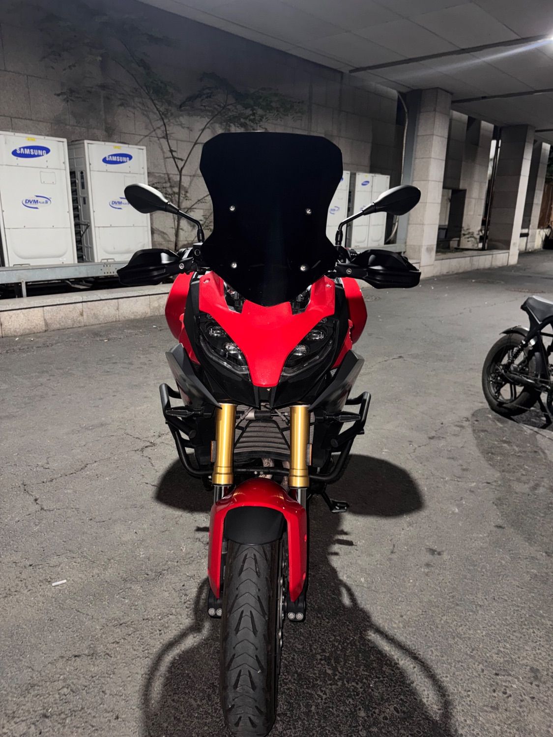 BMW F 900 XR more