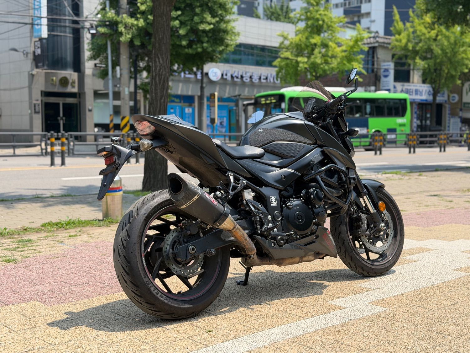 스즈키 GSX S 750 more