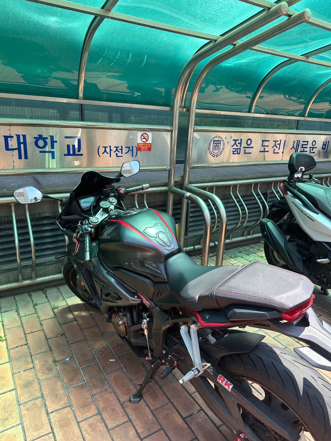 혼다 CBR 650 R MT thumb 2