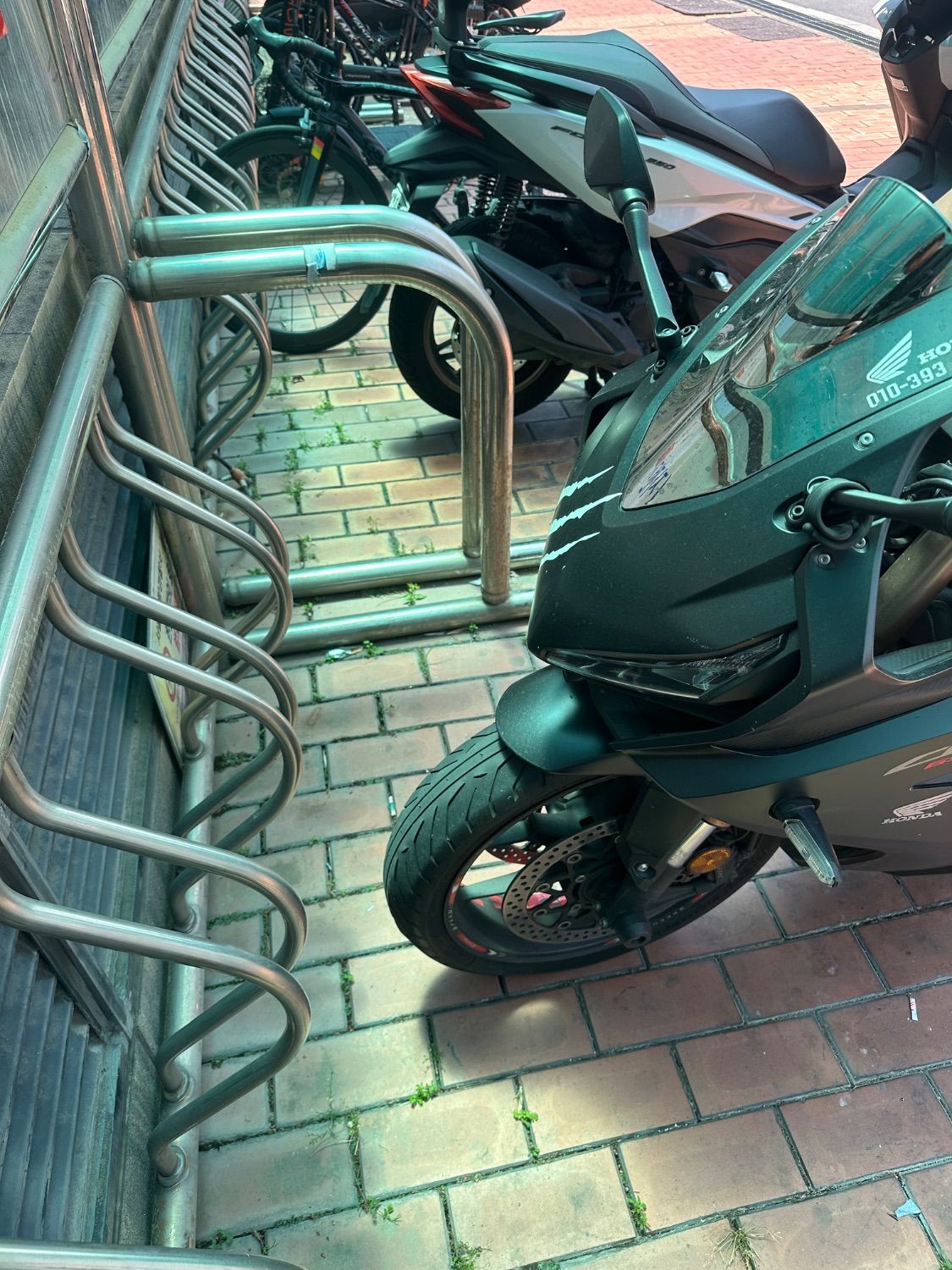혼다 CBR 650 R MT more