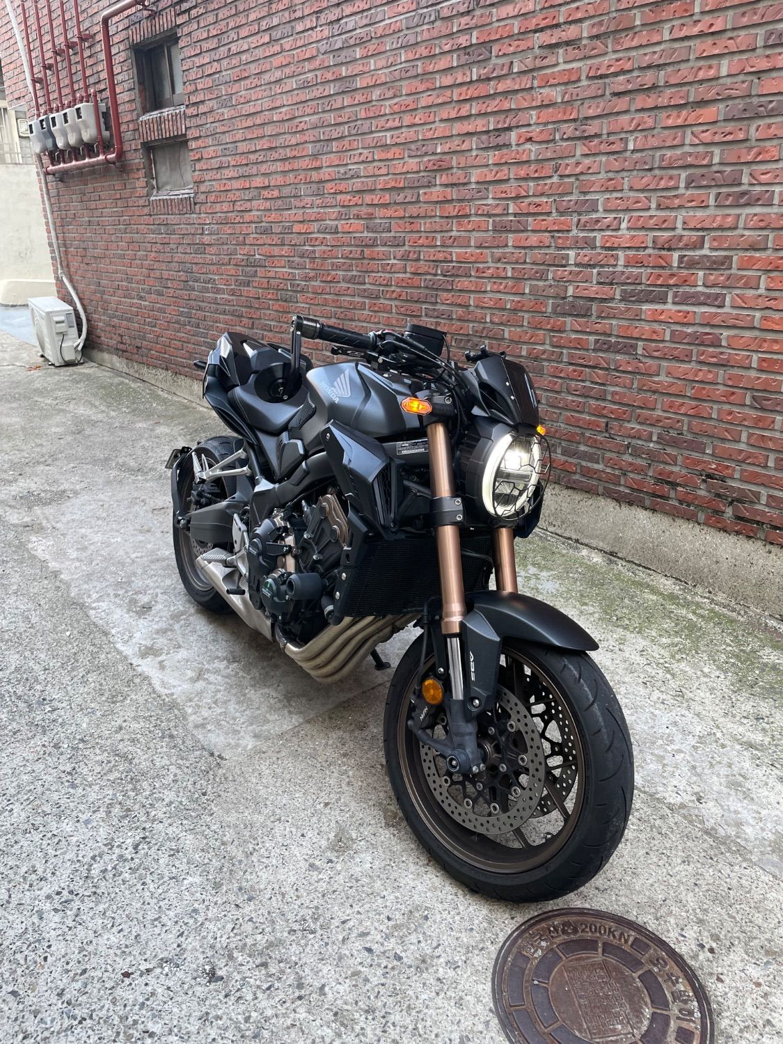 혼다 CB 650 R main