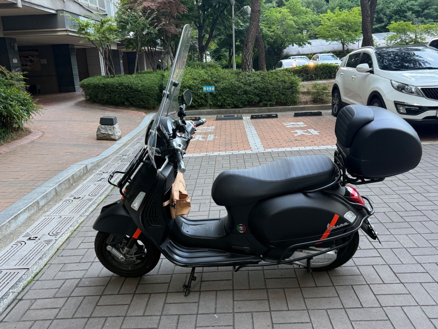 베스파 GTS 300 슈퍼스포츠 main