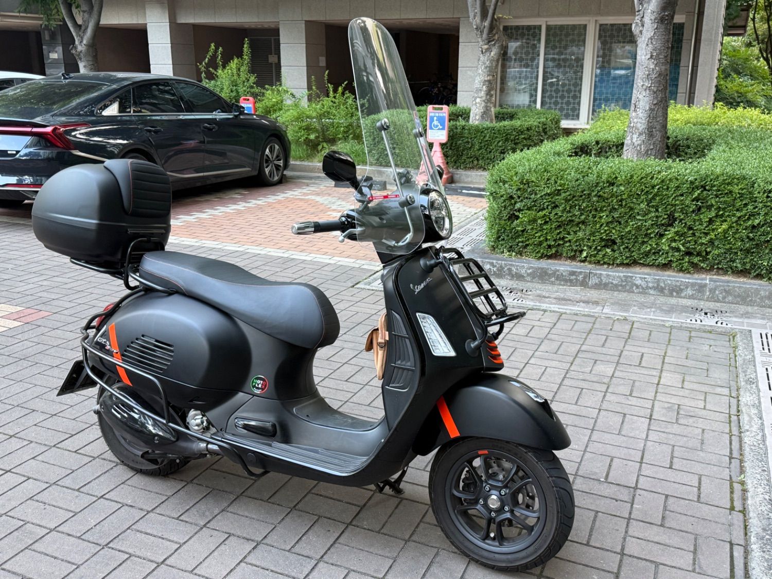 베스파 GTS 300 슈퍼스포츠 more