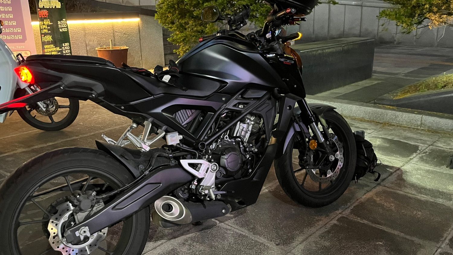 혼다 CB 125 R thumb 2