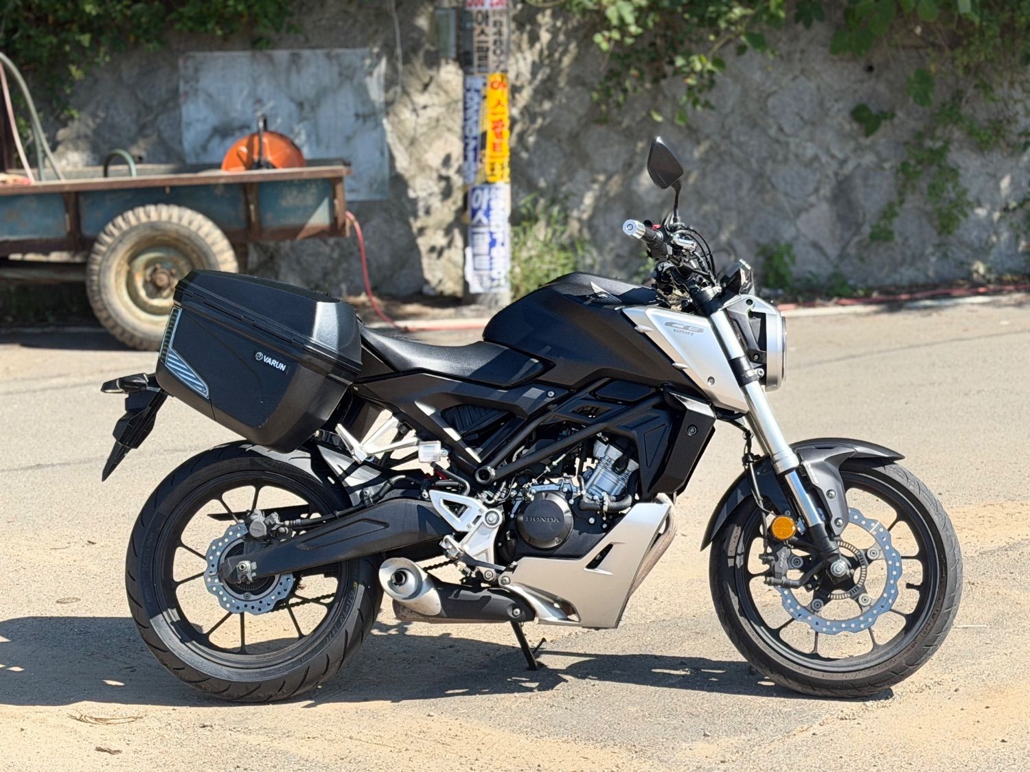 혼다 CB 125 R more