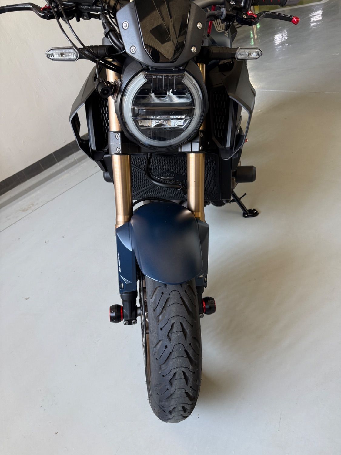 혼다 CB 650 R thumb 2