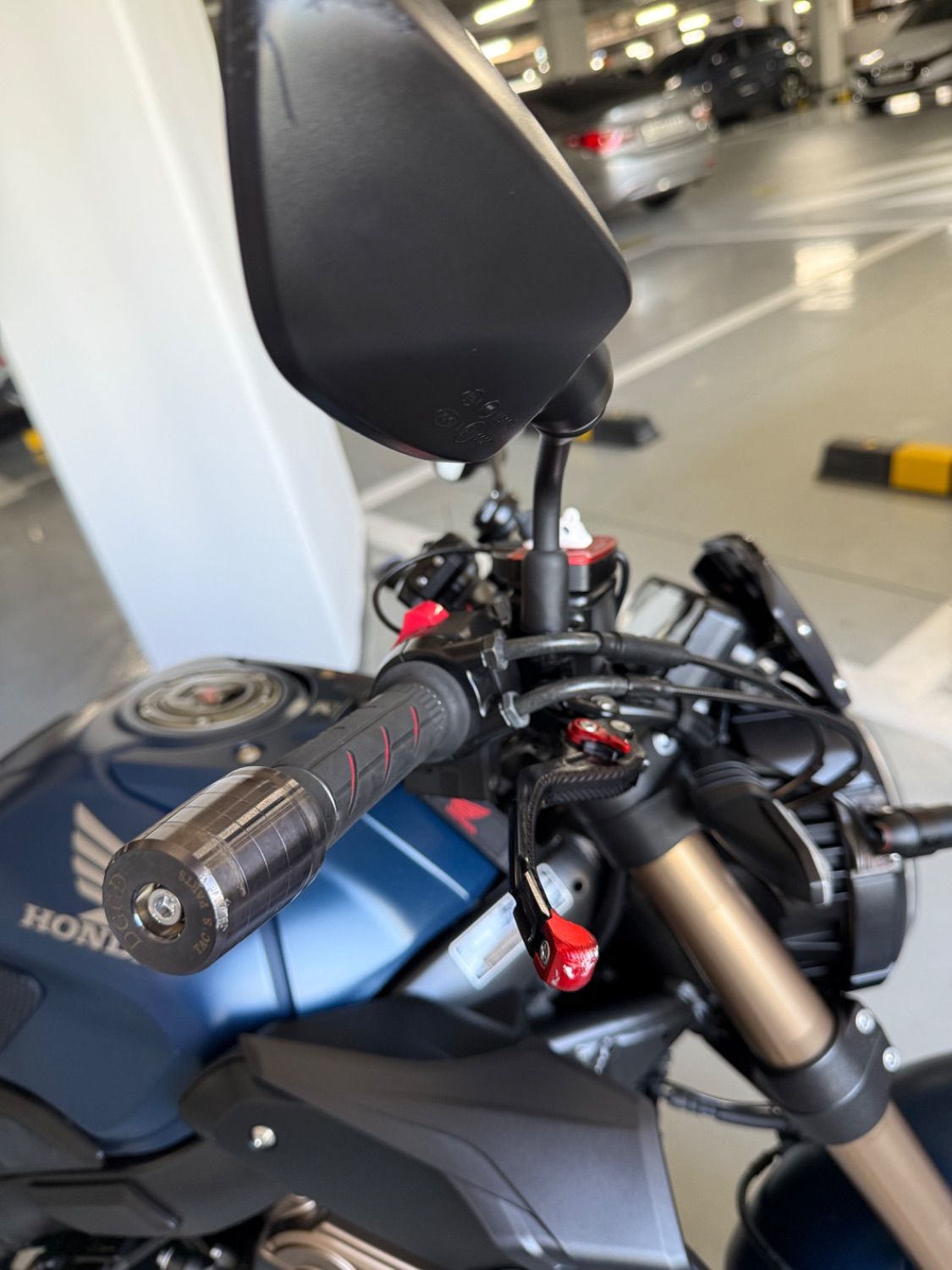 혼다 CB 650 R thumb 2