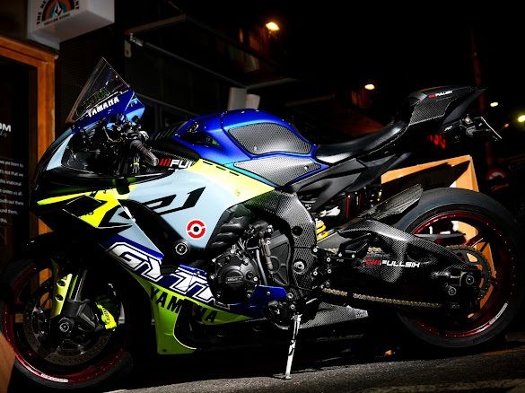 야마하 YZF R1 thumb 2