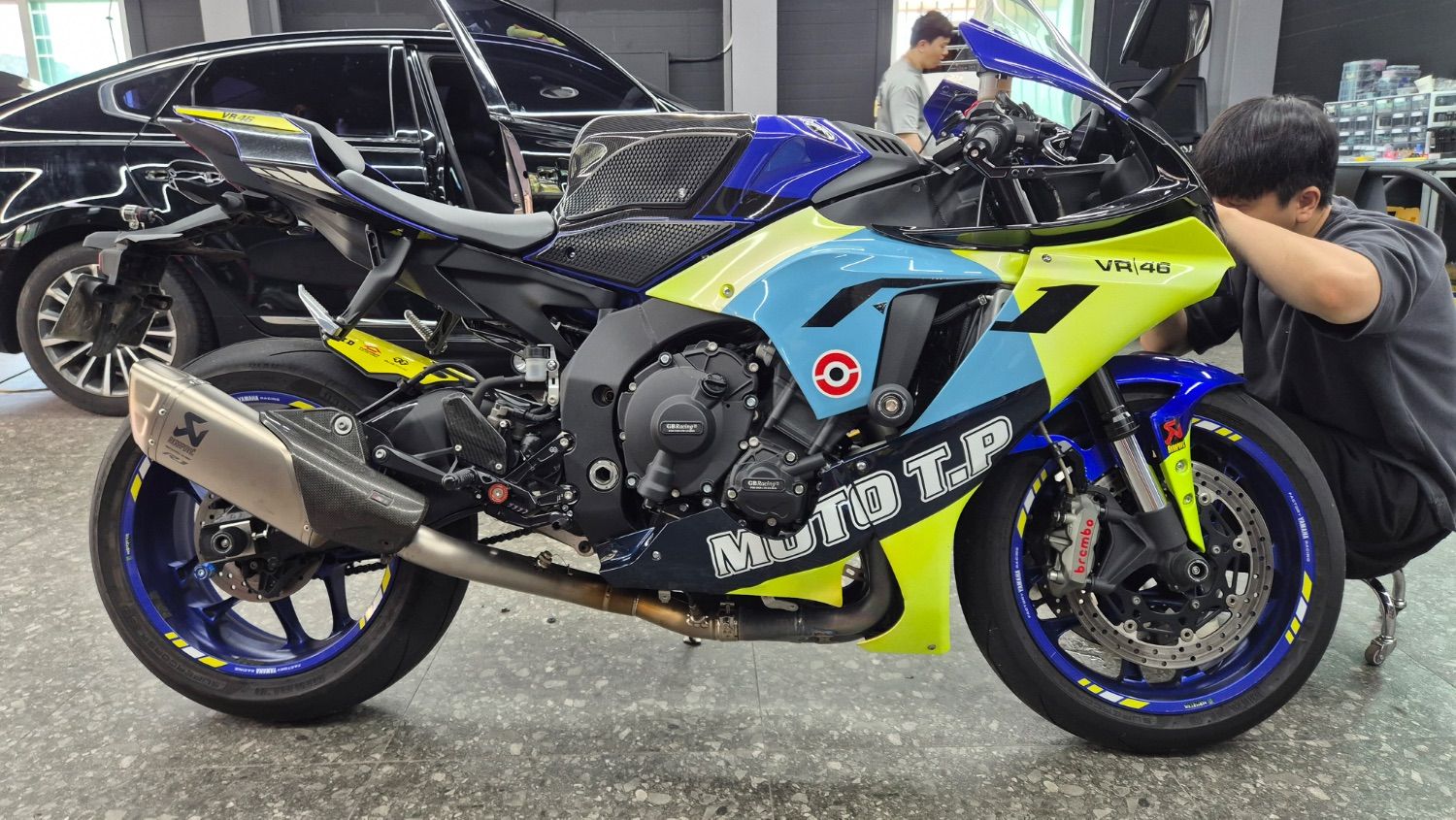야마하 YZF R1 thumb 2