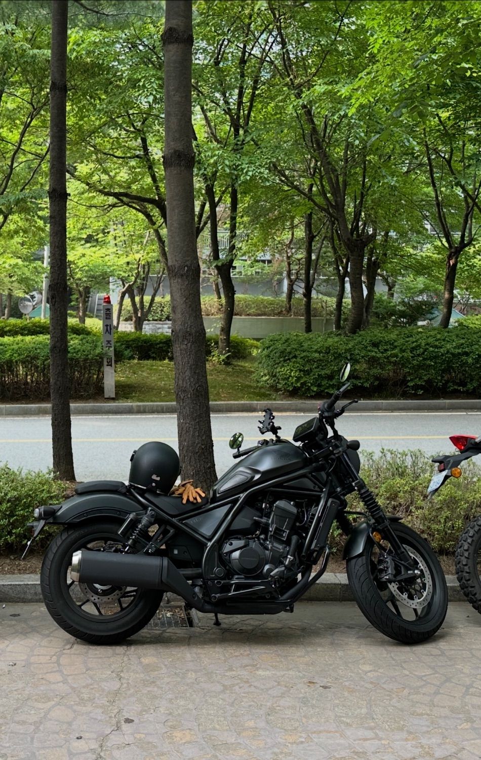혼다 레블 1100 MT 2025 블랙 사진 1