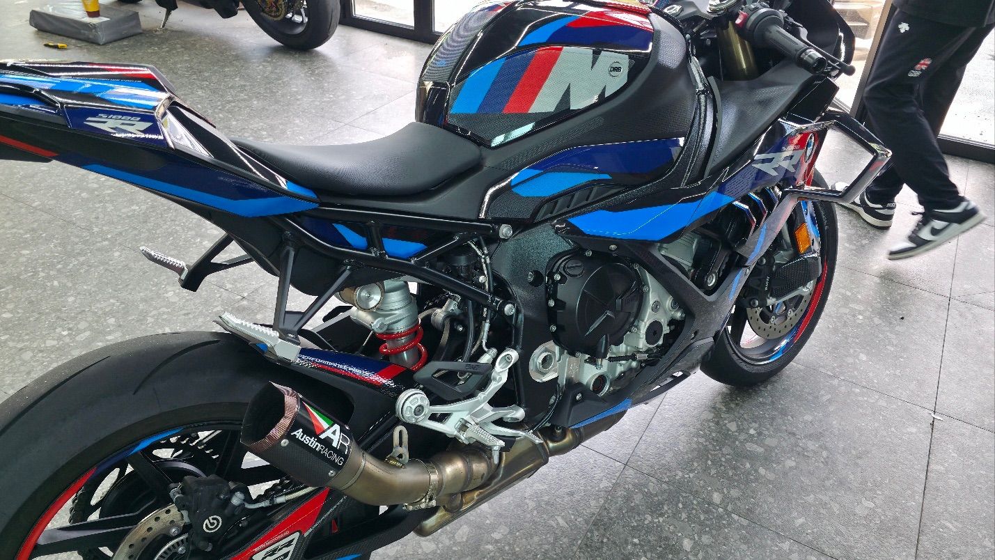 BMW S 1000 RR more
