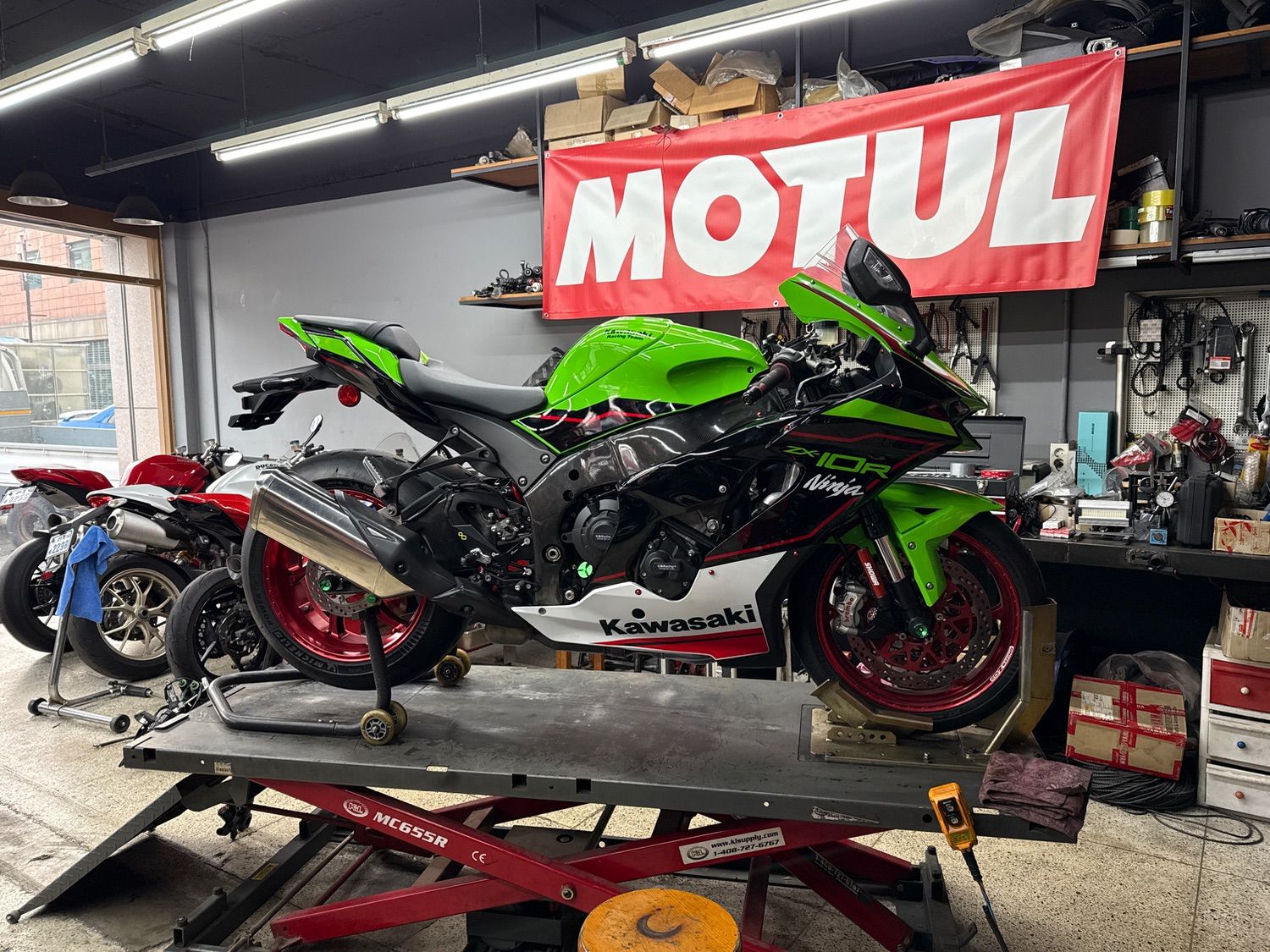 가와사키 닌자 ZX 10 R main
