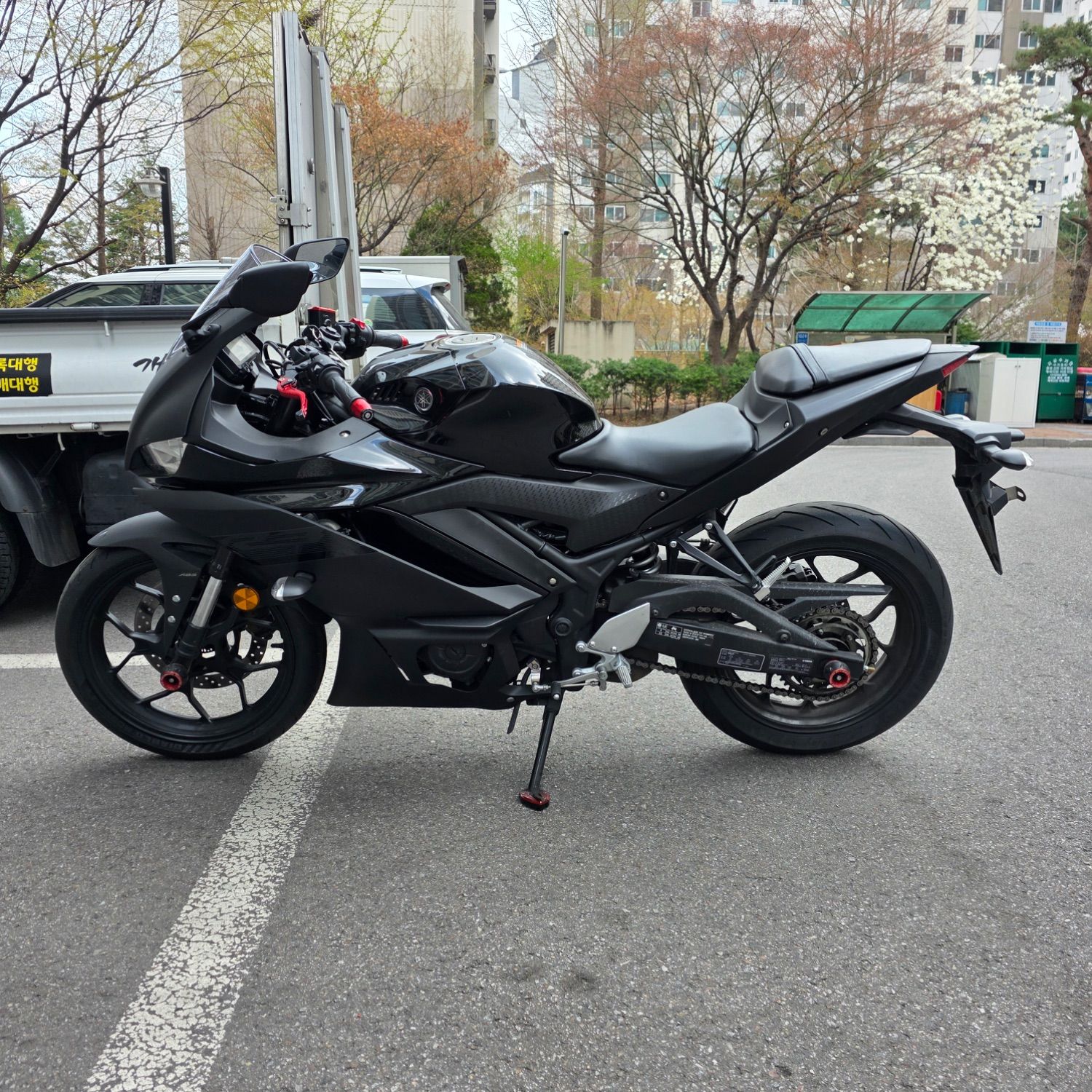 야마하 YZF R3 thumb 2