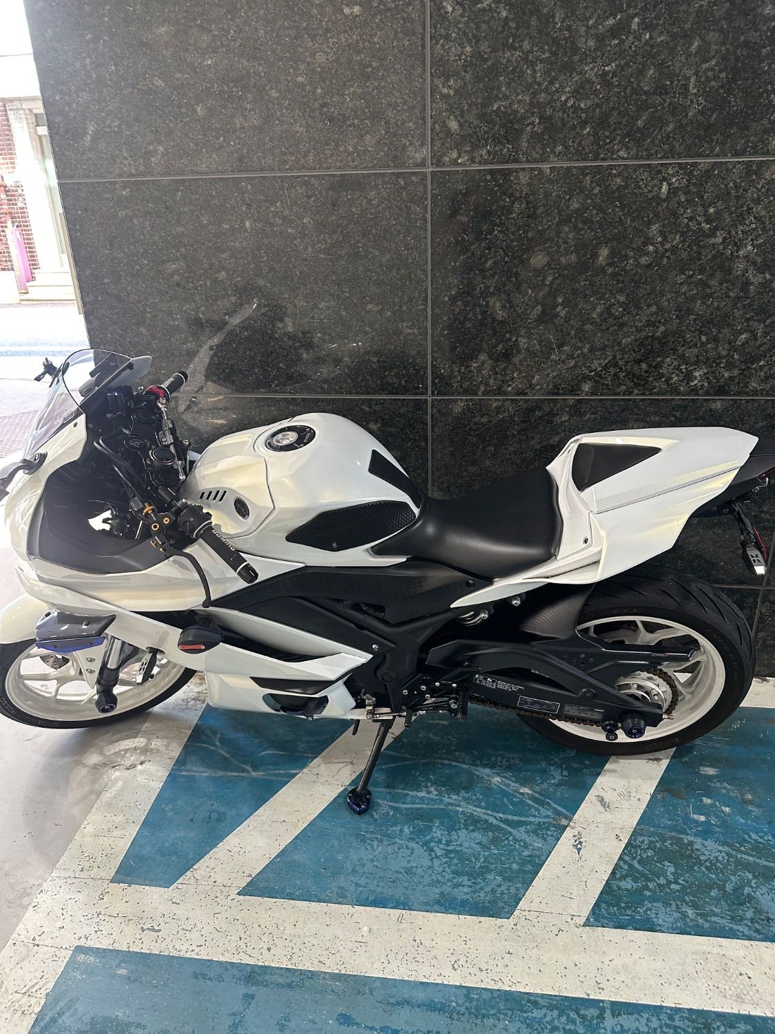 야마하 YZF R3 thumb 2